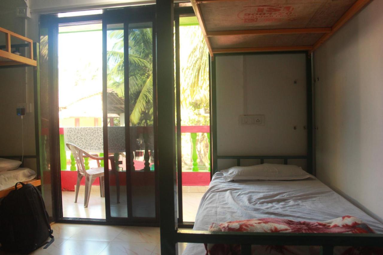 Rasta Mansion Beach Hostel And Rooms อารัมบล ภายนอก รูปภาพ