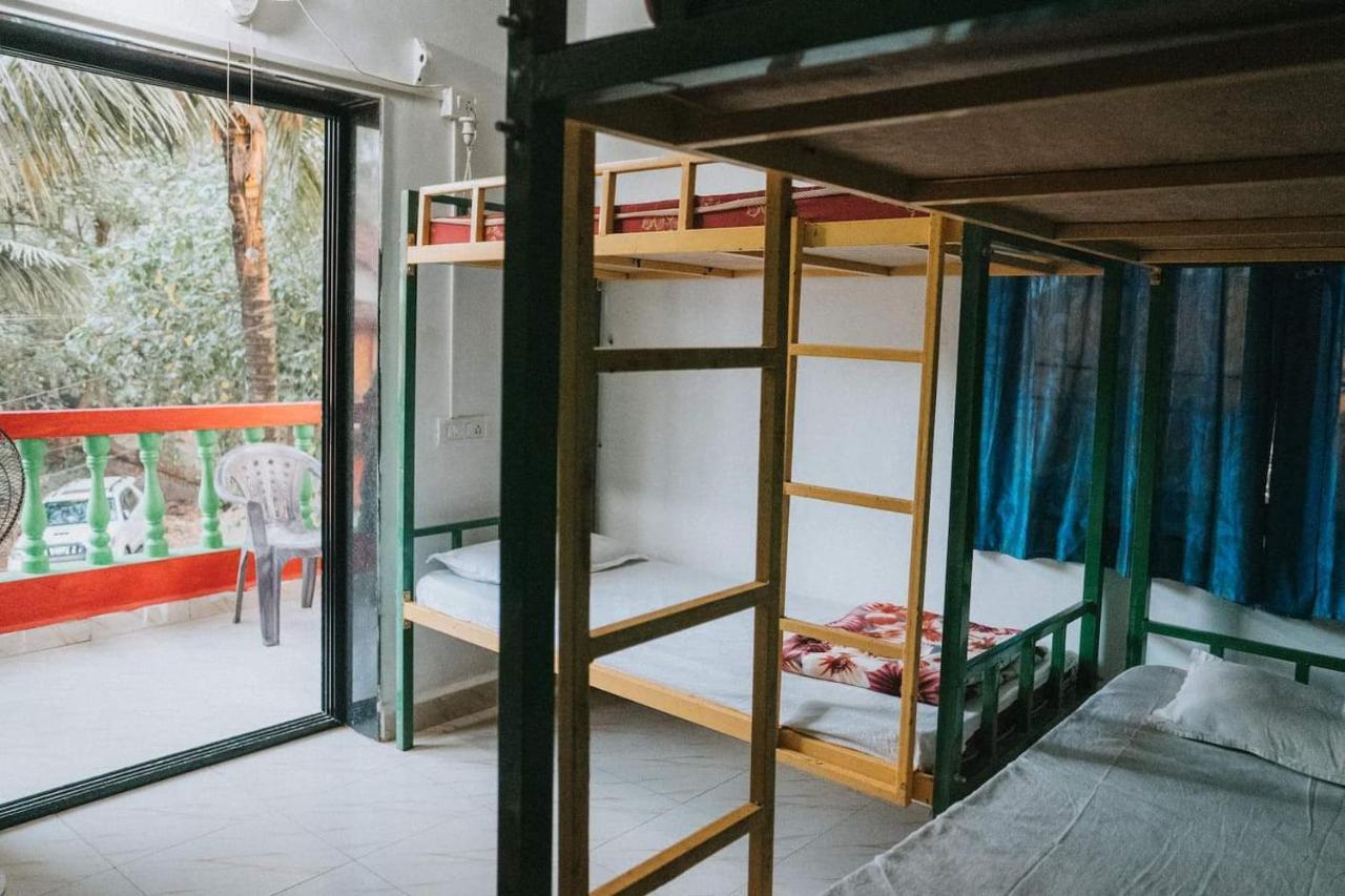 Rasta Mansion Beach Hostel And Rooms อารัมบล ภายนอก รูปภาพ