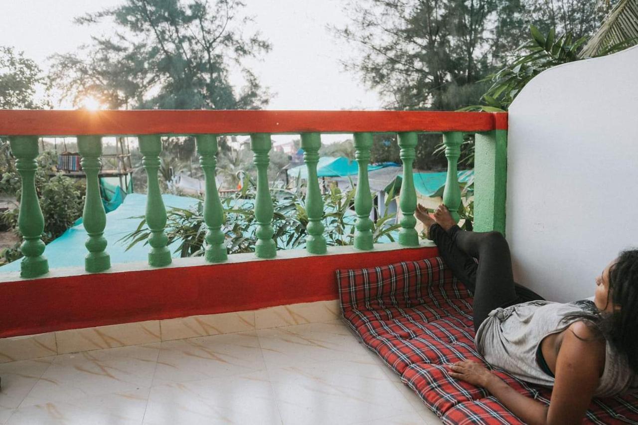 Rasta Mansion Beach Hostel And Rooms อารัมบล ภายนอก รูปภาพ