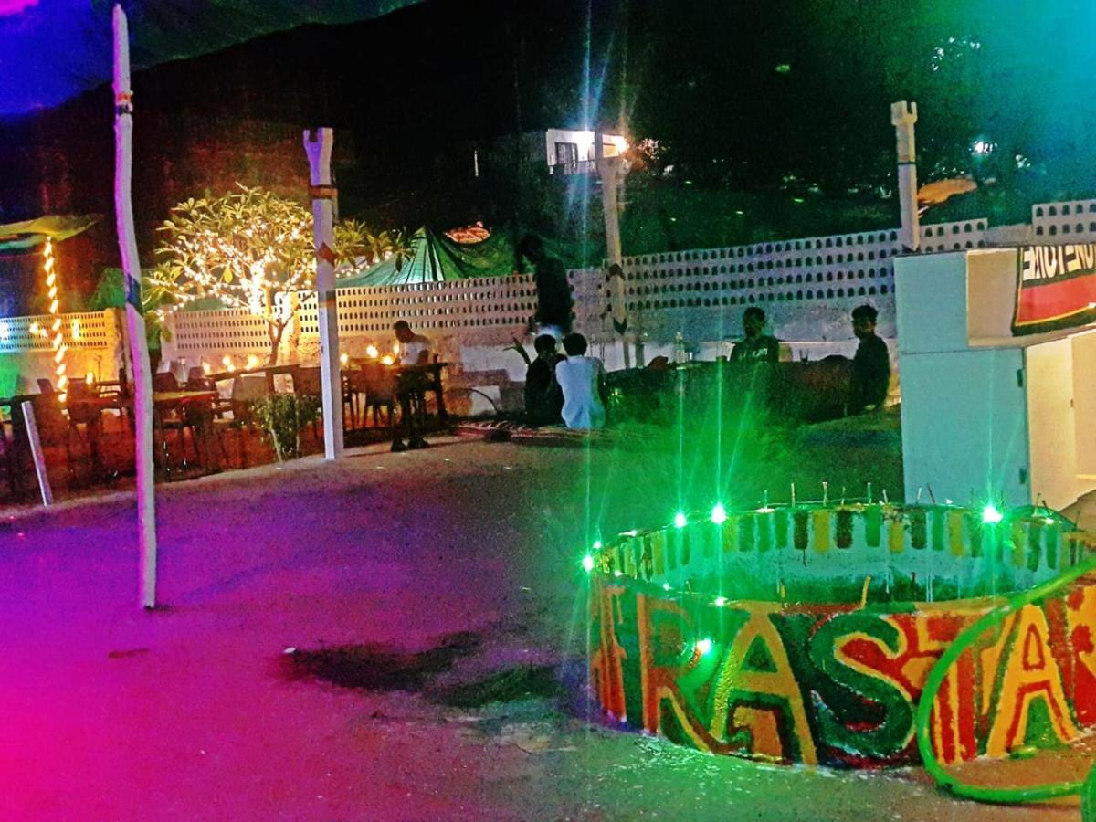 Rasta Mansion Beach Hostel And Rooms อารัมบล ภายนอก รูปภาพ