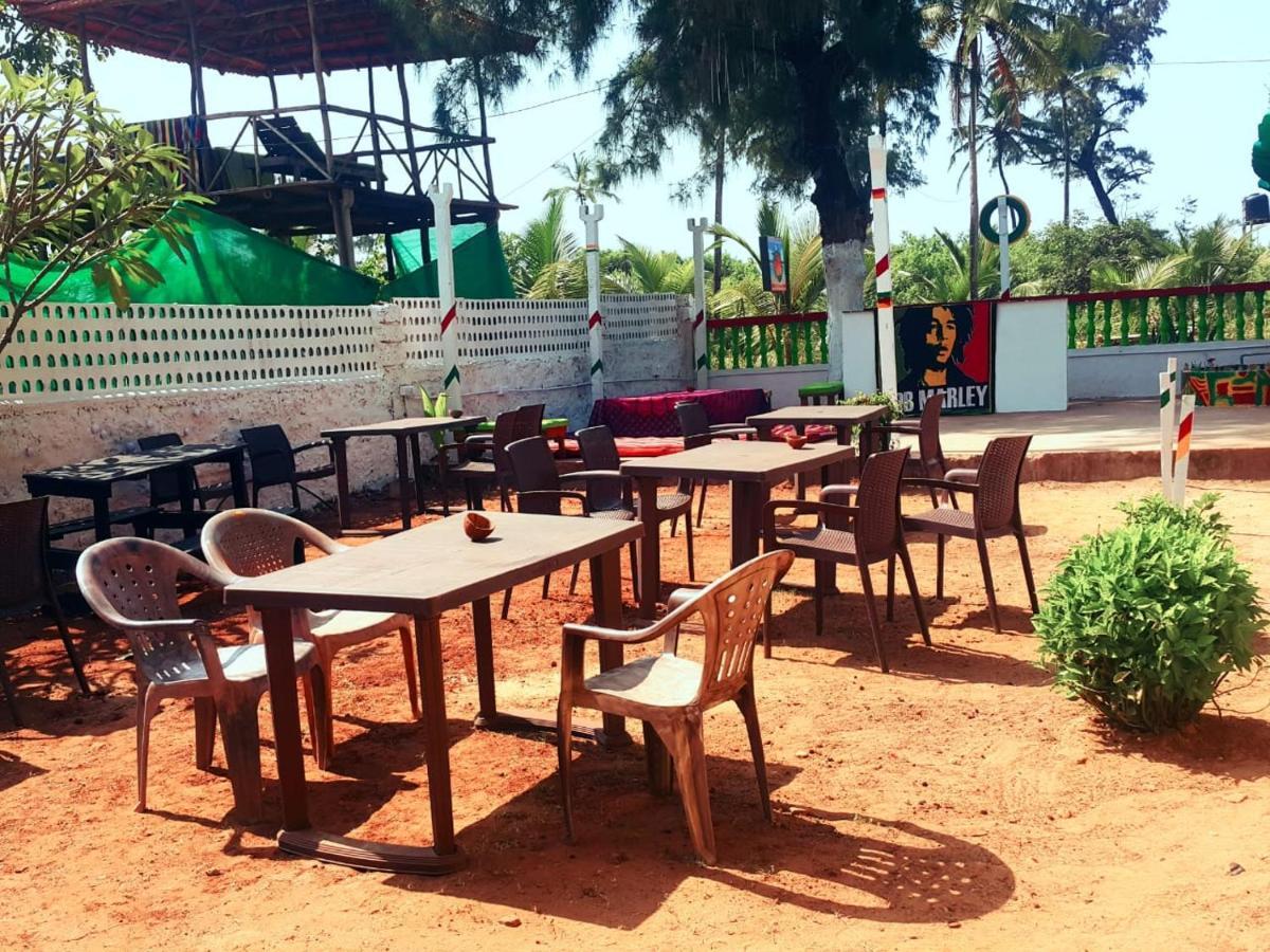 Rasta Mansion Beach Hostel And Rooms อารัมบล ภายนอก รูปภาพ